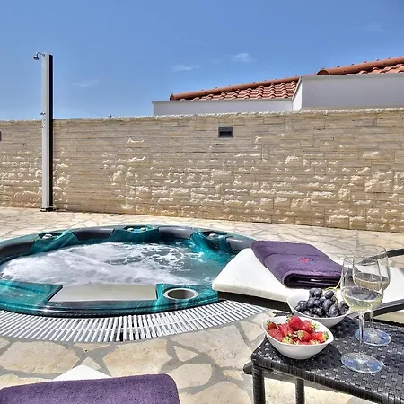 Casa Siesta Villa *